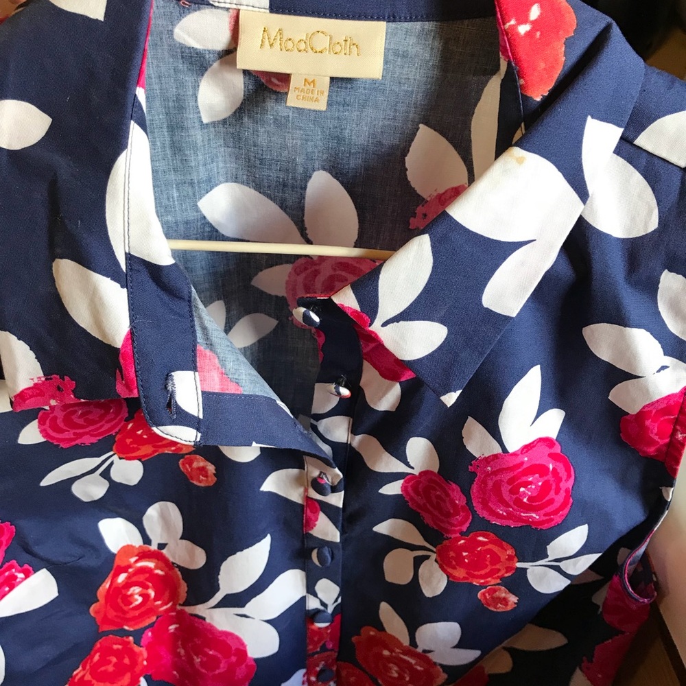 Modcloth Size Medium Tie Knot Button Up - image 4